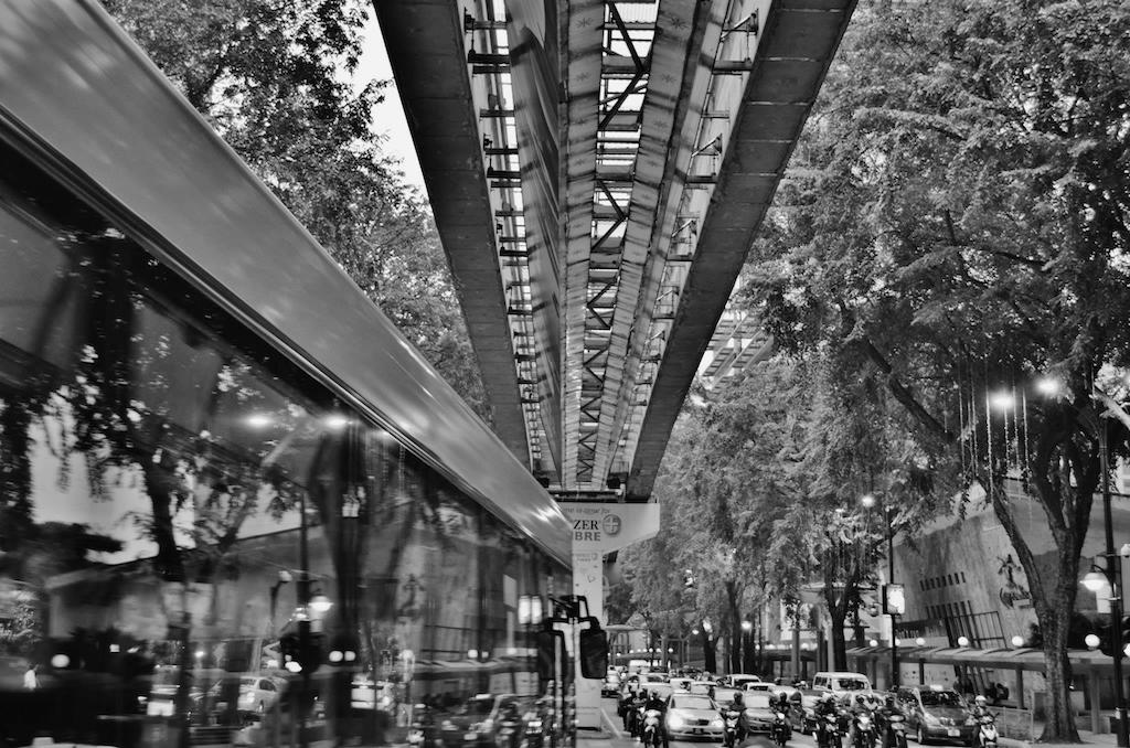 bus crossing lanes in a busy city